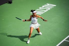 杨鸣：广厦是联盟独树一帜的球队；帕顿目前还未达到我的预期