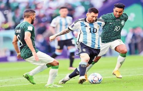 科比生涯每个赛季最高分一览：