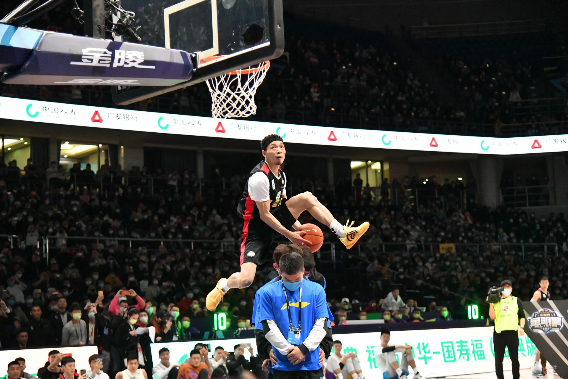 防守端因为 防守端因为